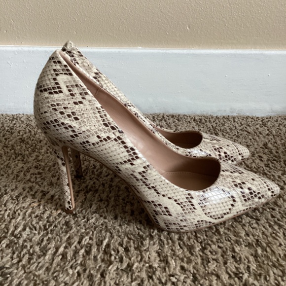 BCBG , 9 1/2 brown and white - Picture 2 of 4